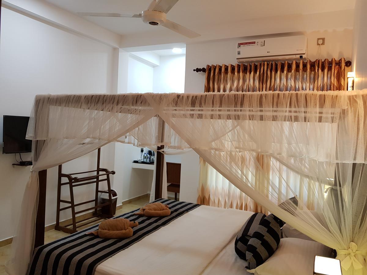 My Whales Guest House Banduramulla Buitenkant foto