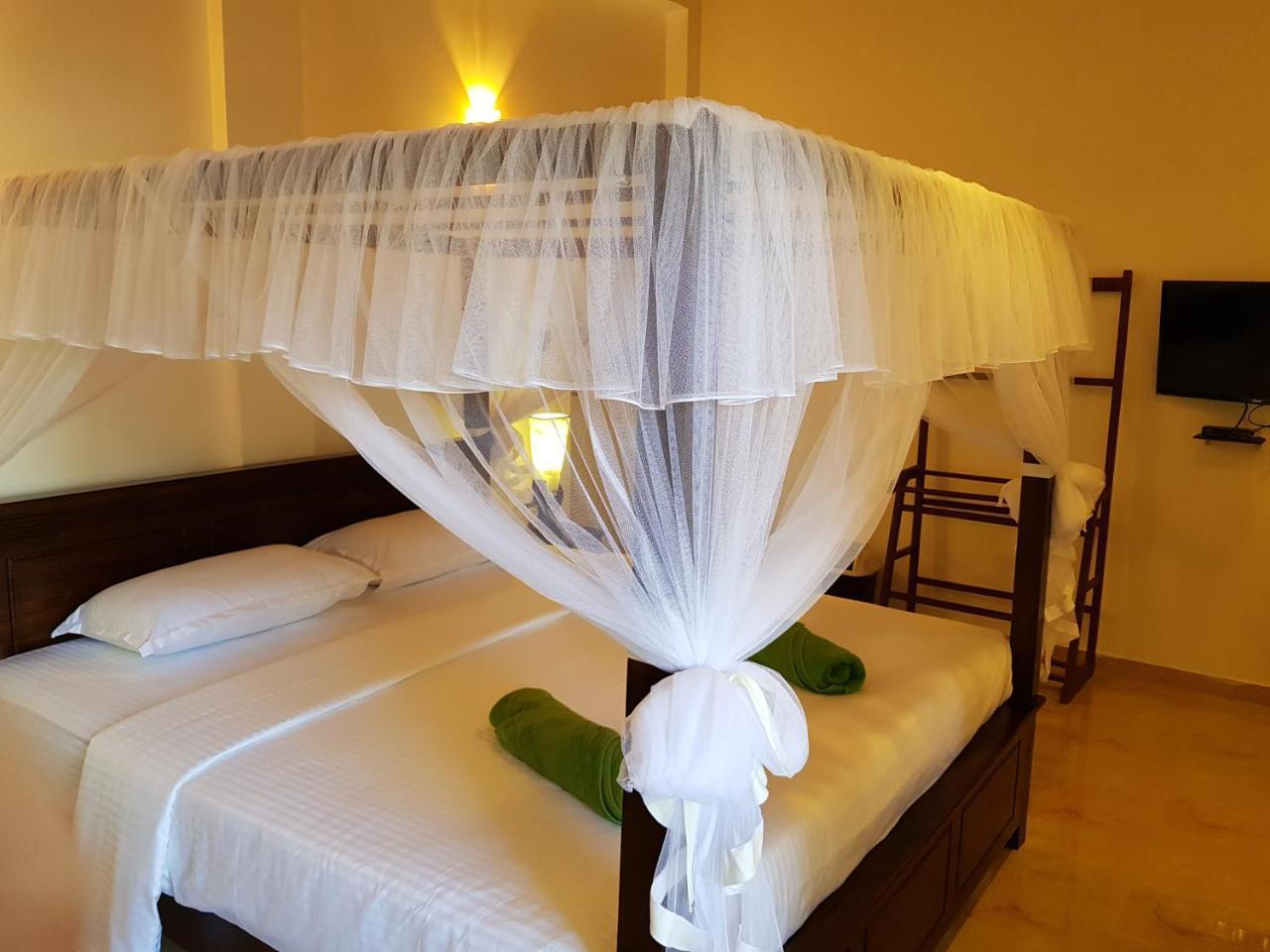 My Whales Guest House Banduramulla Buitenkant foto