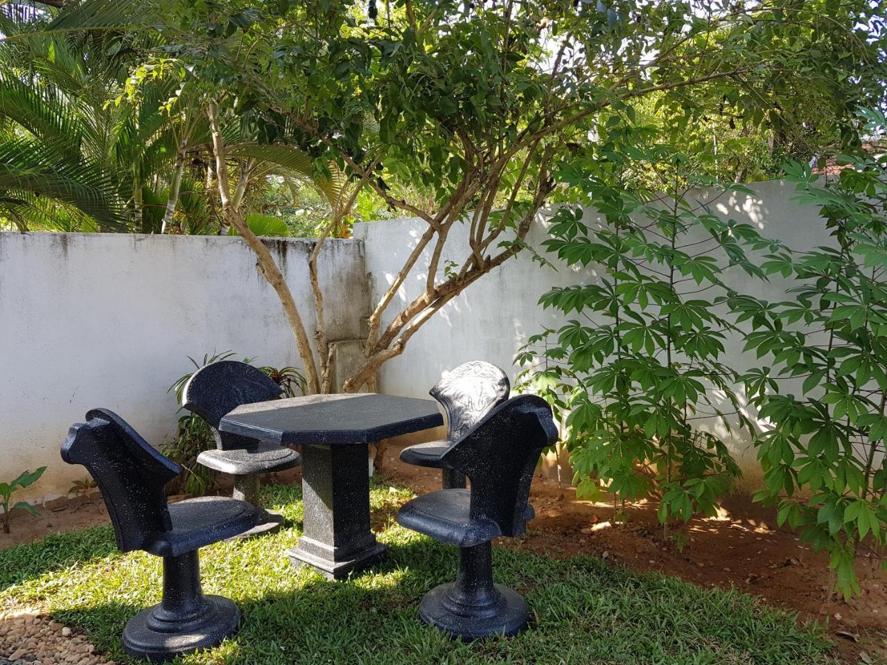 My Whales Guest House Banduramulla Buitenkant foto