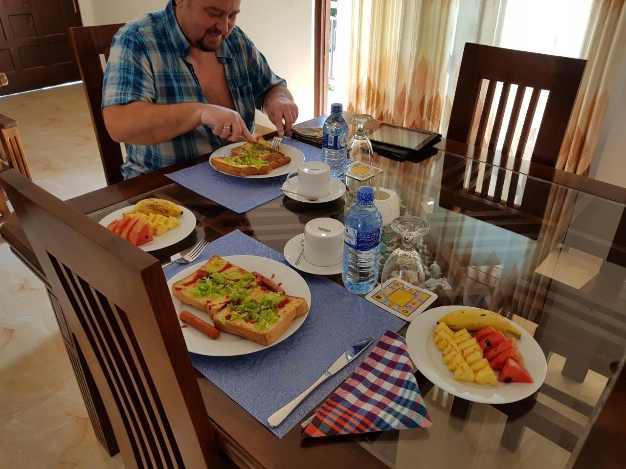 My Whales Guest House Banduramulla Buitenkant foto
